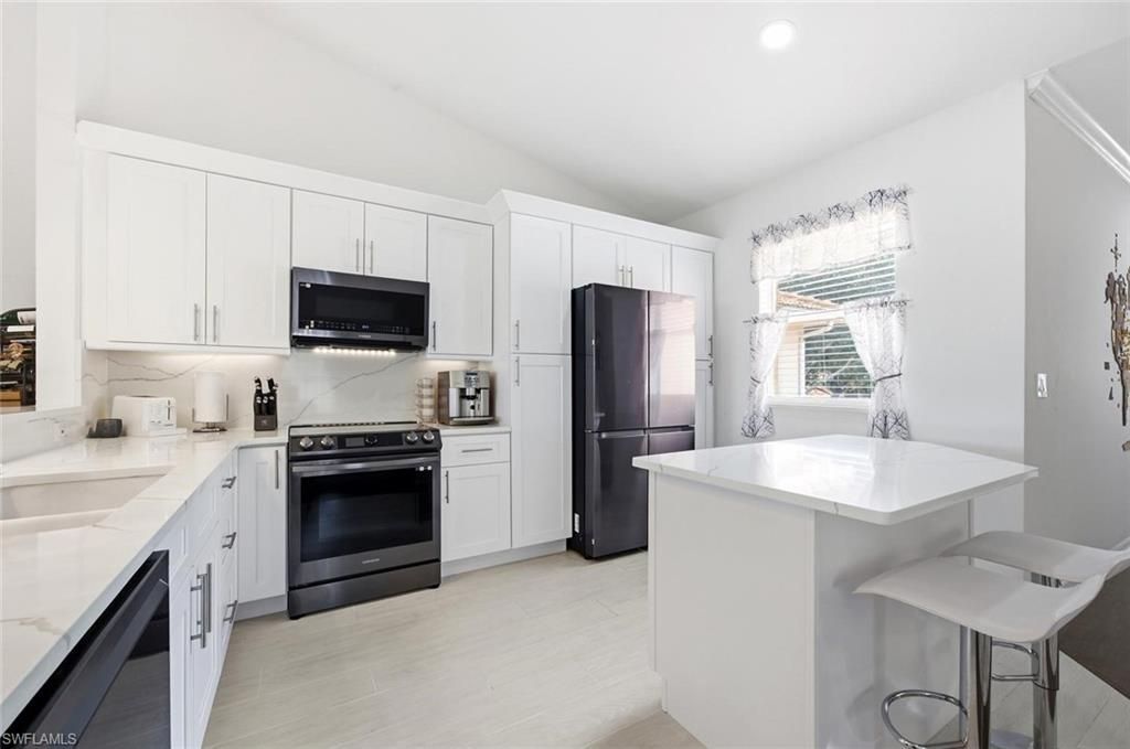 250 Robin Hood Cir , Unit 201, Naples, FL 34104 Photo