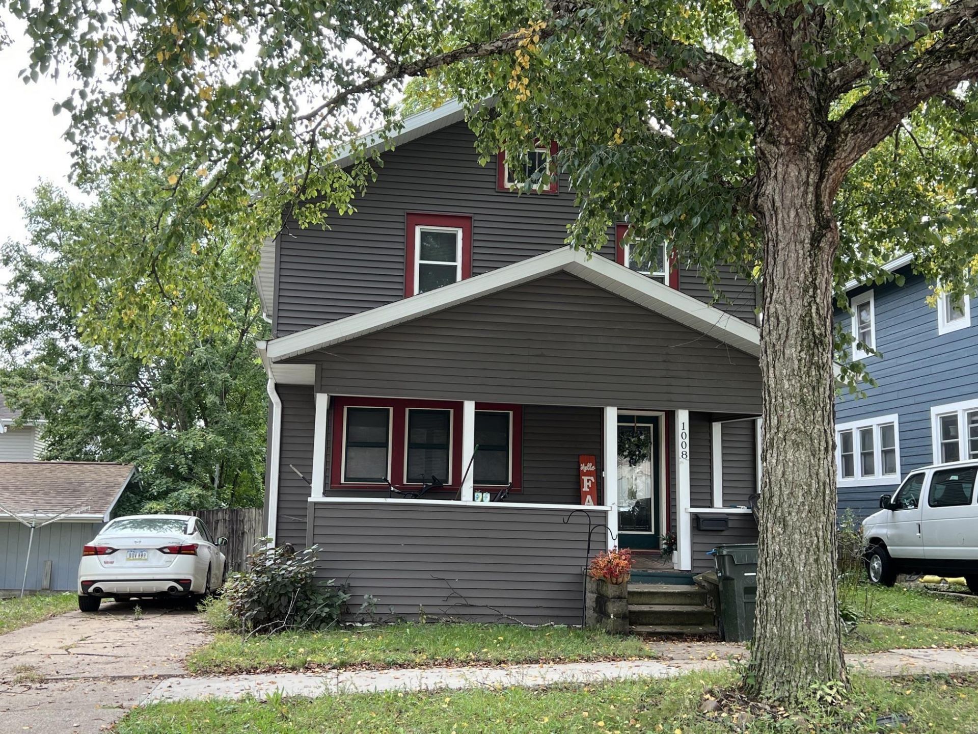1008 W 2nd Street, Cedar Falls, IA 50613 Main Photo