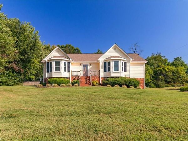 110 Leighmar Street , Clemmons, NC 27012
