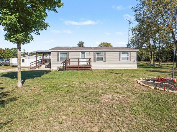 3536 W Hogan Road, Pentwater, MI 49449