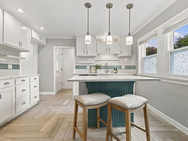 814 Lynnfield Street, Lynnfield, MA 01940
