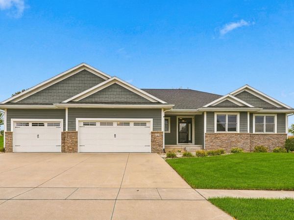 4319 Wynnewood Drive, Cedar Falls, IA 50613