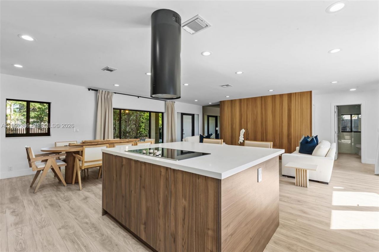 116 W 1st Ct , Miami Beach, FL 33139 Photo