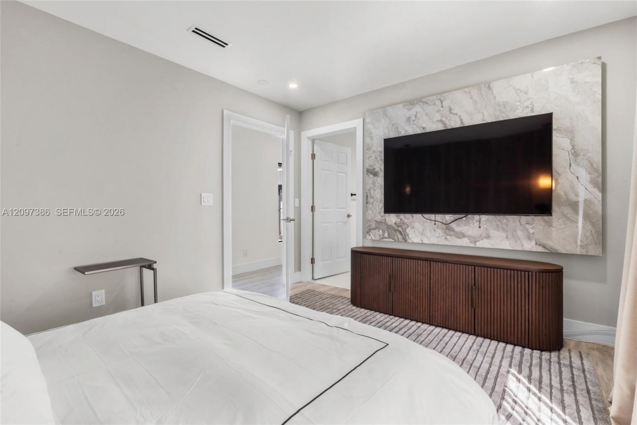 116 W 1st Ct , Miami Beach, FL 33139 Photo