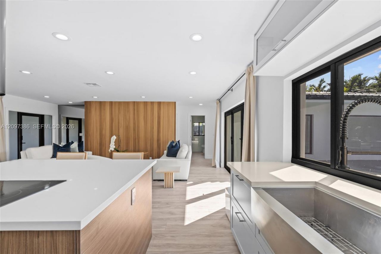 116 W 1st Ct , Miami Beach, FL 33139 Photo