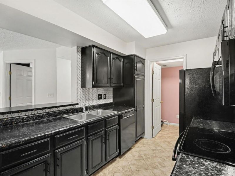 9901 Regatta Drive, Unit 205, Cincinnati, OH 45252 Photo 12