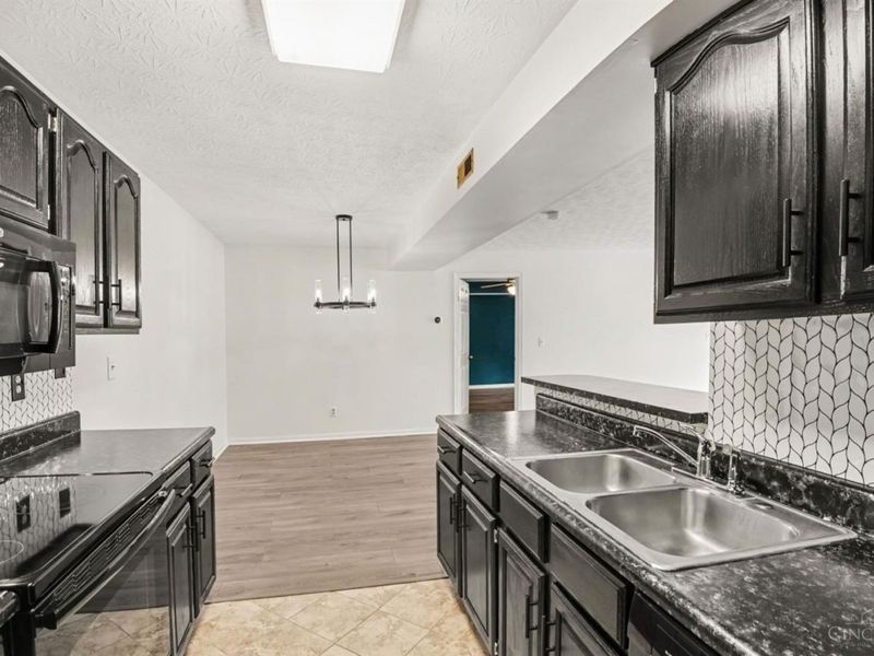 9901 Regatta Drive, Unit 205, Cincinnati, OH 45252 Photo 13