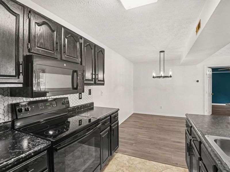 9901 Regatta Drive, Unit 205, Cincinnati, OH 45252 Photo 14