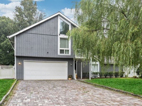 10 Clearwater Rd, Mount Olive, NJ 07828