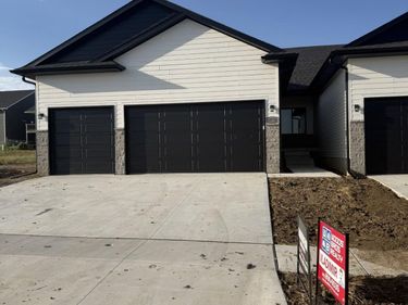 10710 Dominion Drive, Lincoln, NE 68527