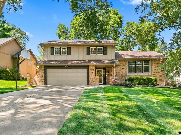 1432 S 136th Street, Omaha, NE 68144