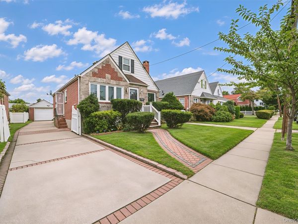 711 Covert Avenue , New Hyde Park, NY 11040