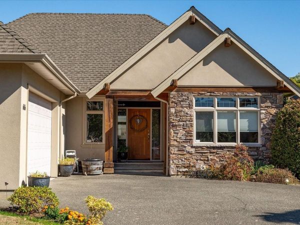 616 Attenborough St , Parksville, BC V9P 1A5