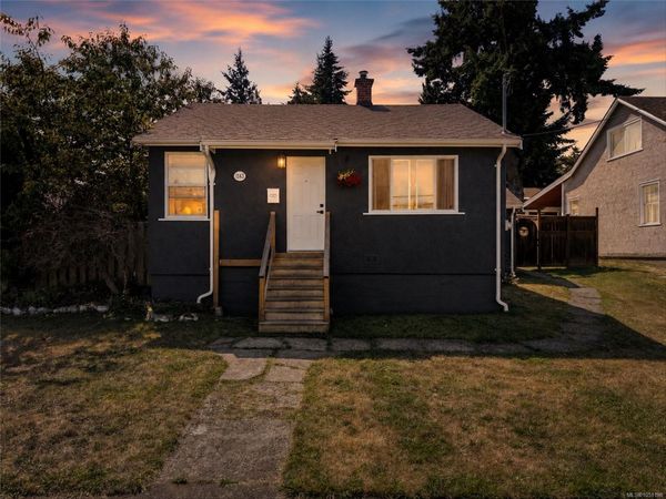1143 Lockley Rd , Esquimalt, BC V9A 4S5