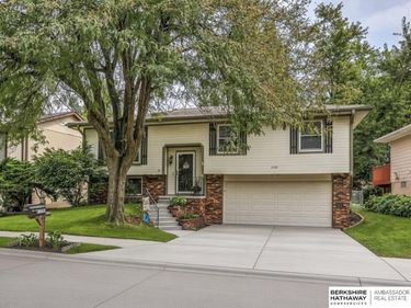 11755 Rambleridge Road, Omaha, NE 68164