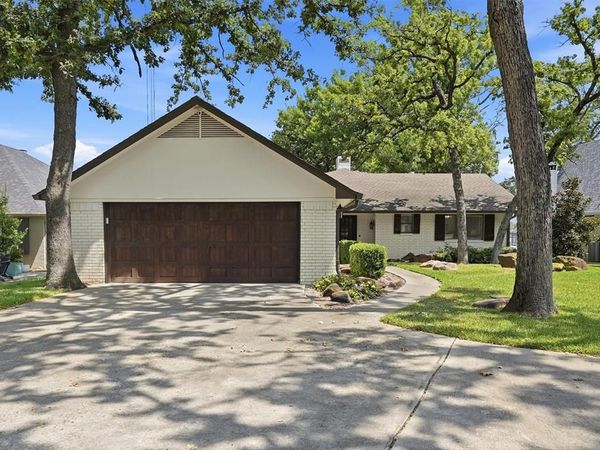 1011 Kiowa Drive W, Lake Kiowa, TX 76240