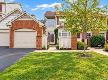 49523 Pointe Crossing, Plymouth Township, Mi 48170