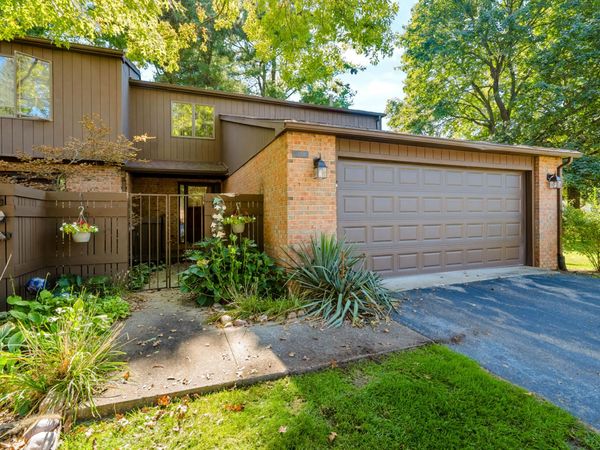 131 Pine Cove Circle, Kalamazoo, MI 49006