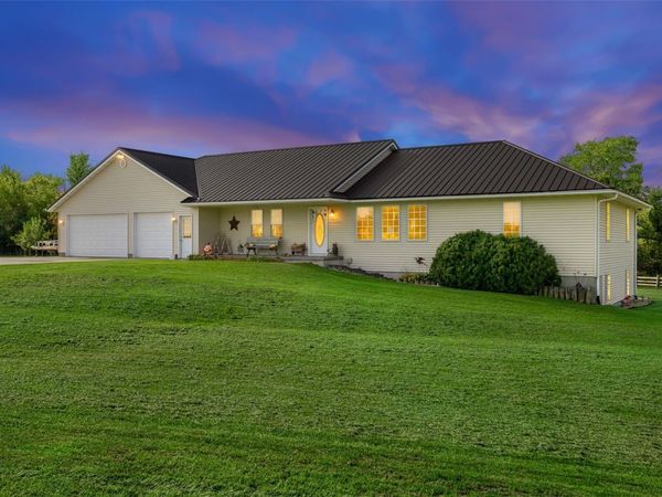 2976 61st Street Lane, Vinton, IA 52349