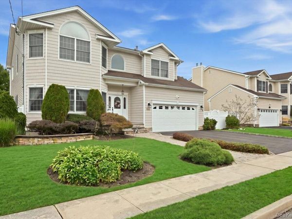 151 Monroe Street , Massapequa Park, NY 11762