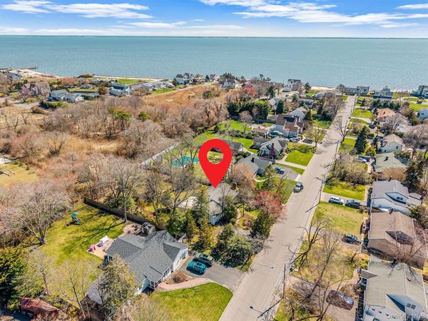 223 Connetquot Road , Bayport, NY 11705