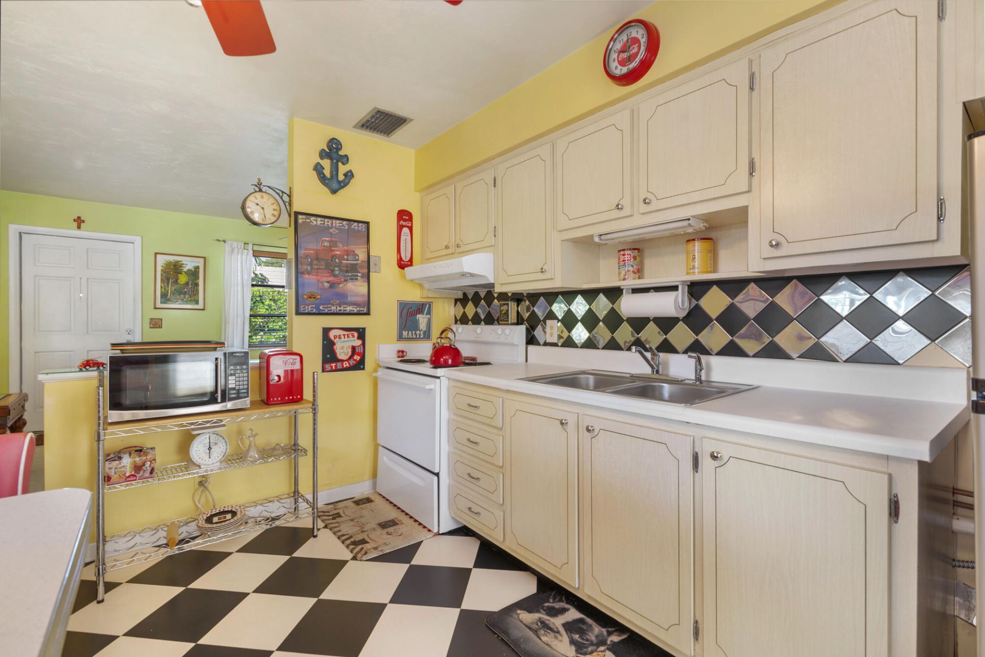 217 Pine Terrace, West Palm Beach, FL 33405 Photo