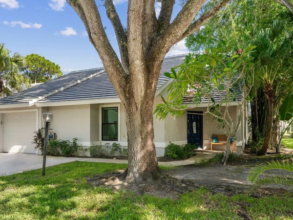 700 Bannock Court, Palm Beach Gardens, FL 33418