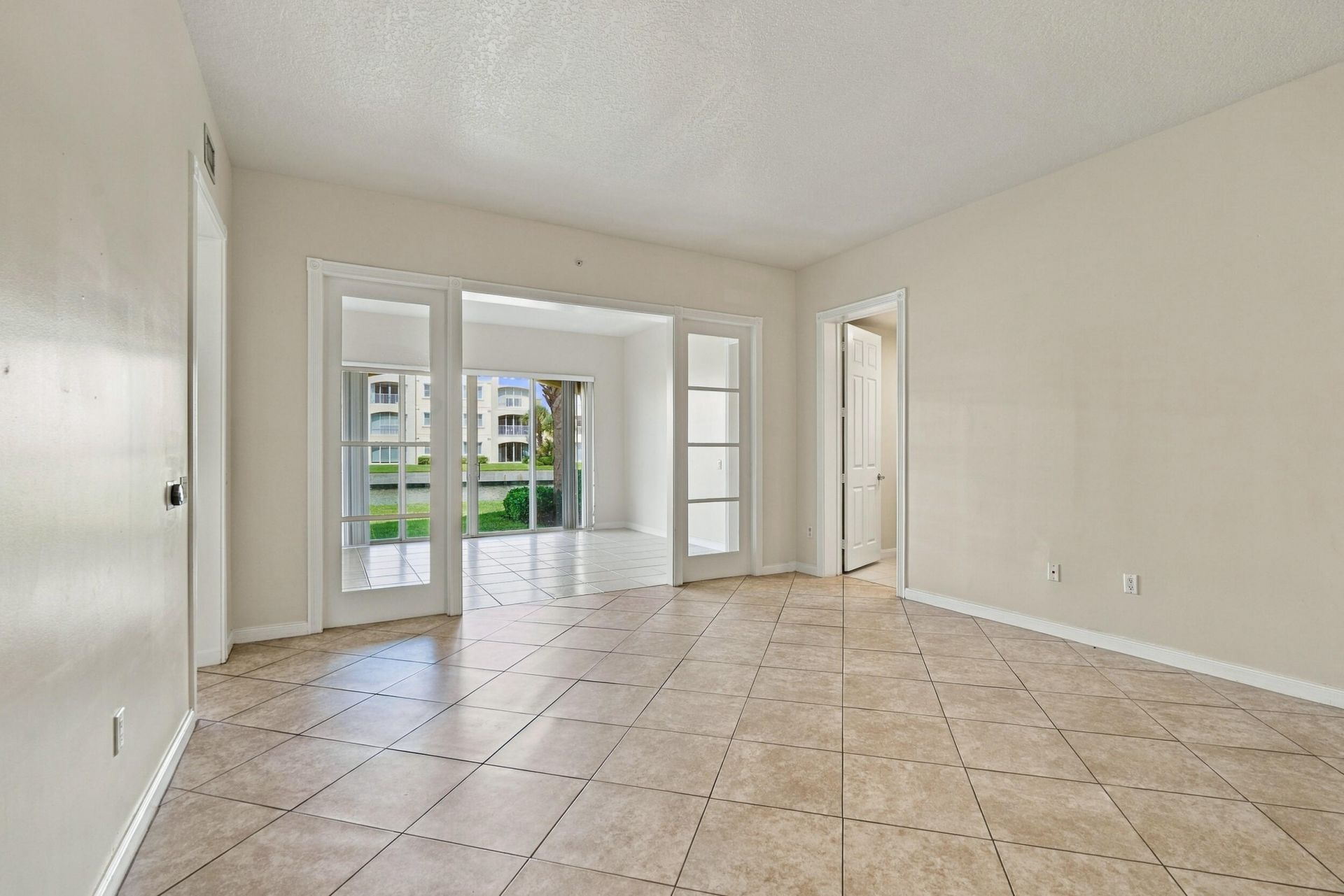 19 Harbour Isle Drive W, Unit 103, Fort Pierce, FL 34949 Photo