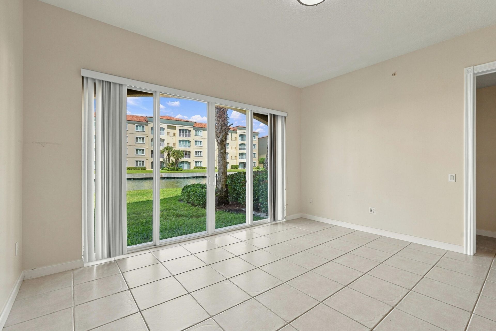 19 Harbour Isle Drive W, Unit 103, Fort Pierce, FL 34949 Photo