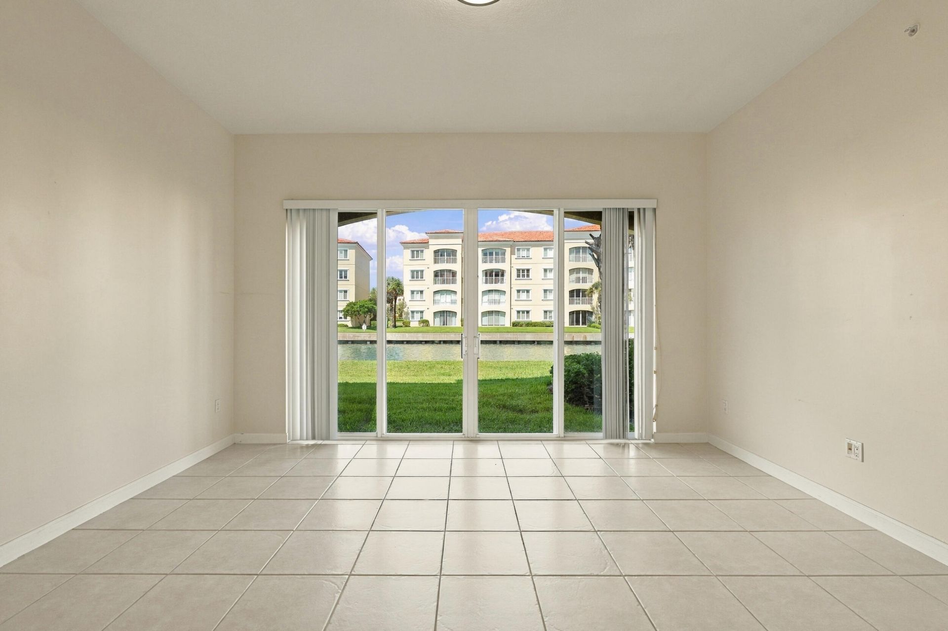 19 Harbour Isle Drive W, Unit 103, Fort Pierce, FL 34949 Photo