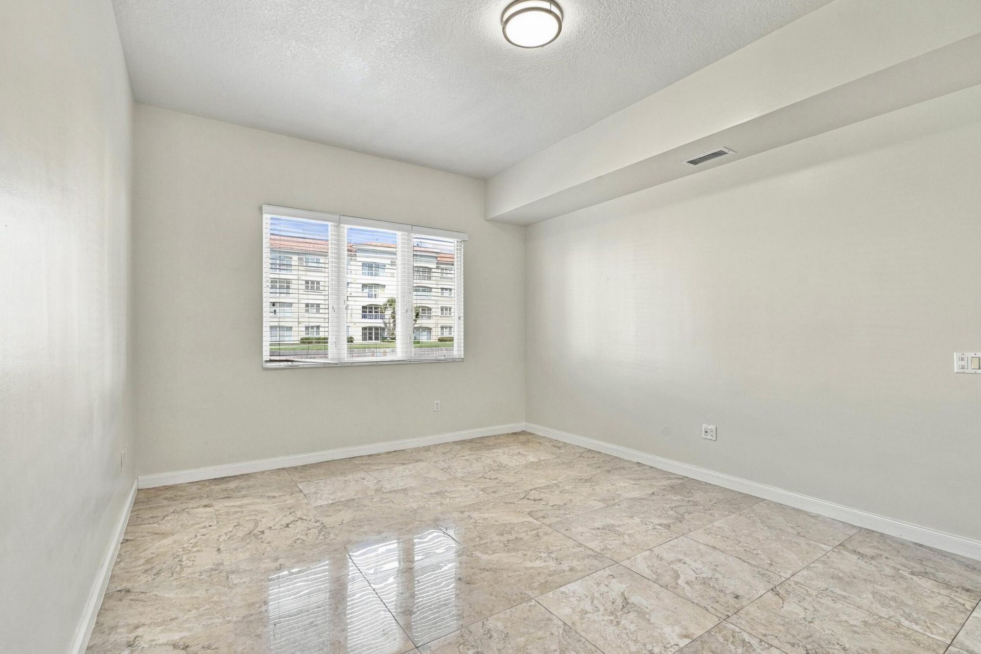 19 Harbour Isle Drive W, Unit 103, Fort Pierce, FL 34949 Photo