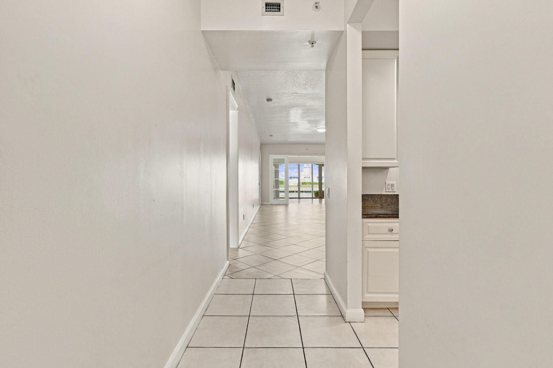 19 Harbour Isle Drive W, Unit 103, Fort Pierce, FL 34949 Photo