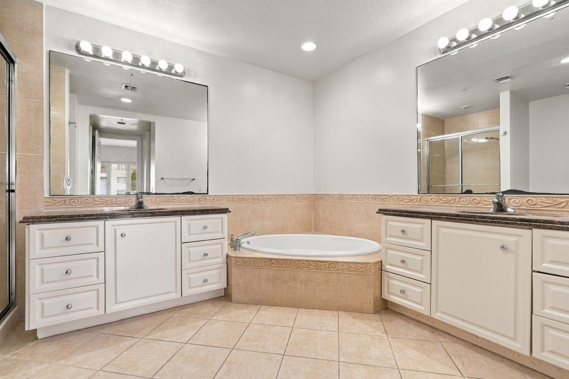 19 Harbour Isle Drive W, Unit 103, Fort Pierce, FL 34949 Photo