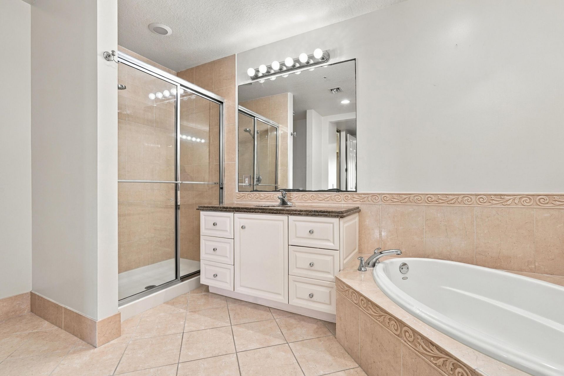 19 Harbour Isle Drive W, Unit 103, Fort Pierce, FL 34949 Photo