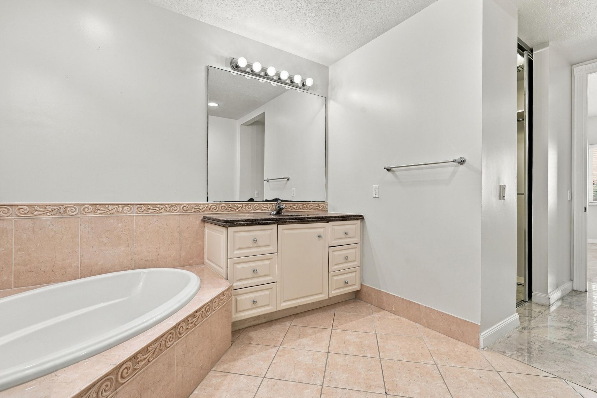19 Harbour Isle Drive W, Unit 103, Fort Pierce, FL 34949 Photo