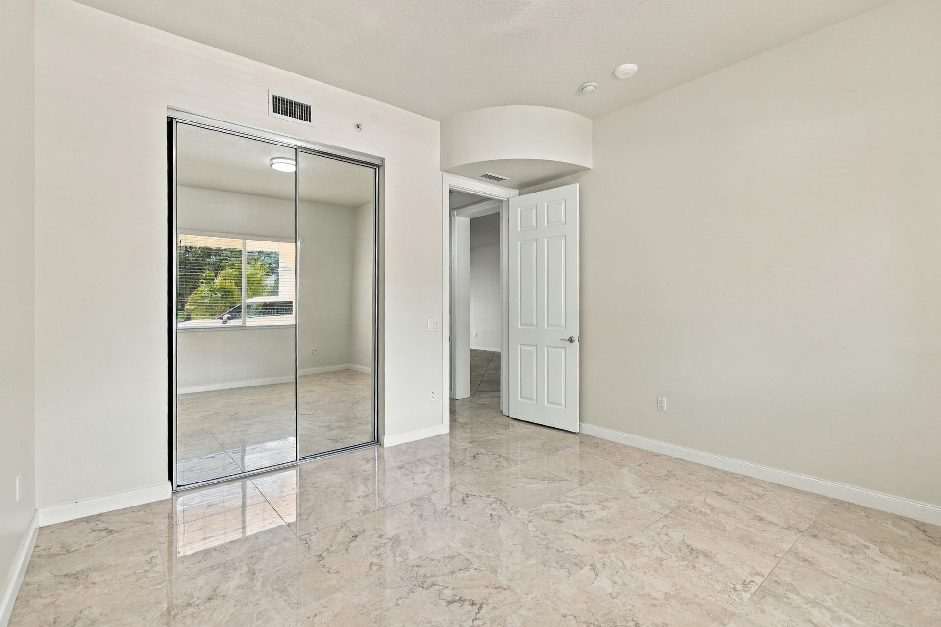 19 Harbour Isle Drive W, Unit 103, Fort Pierce, FL 34949 Photo