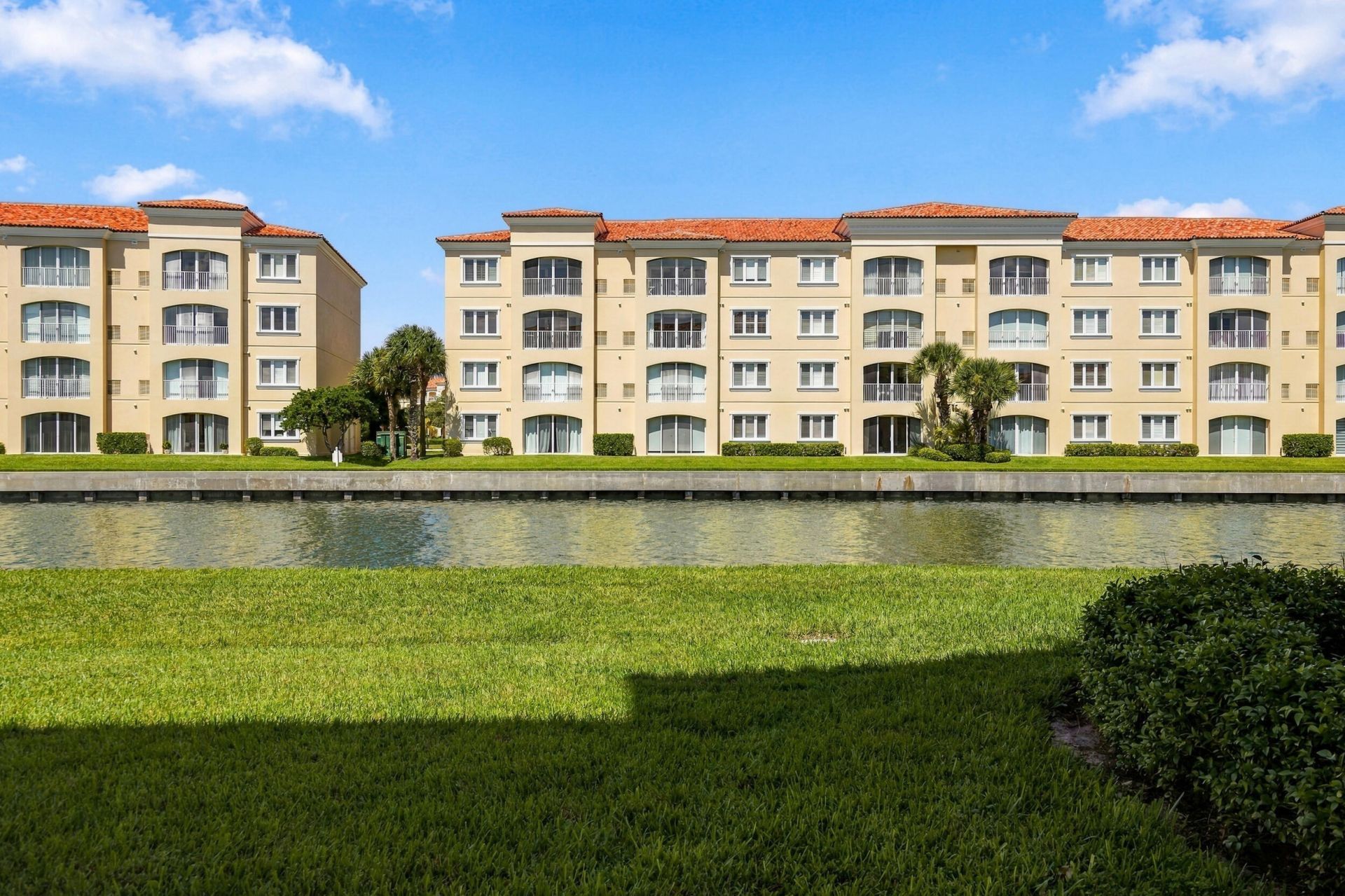 19 Harbour Isle Drive W, Unit 103, Fort Pierce, FL 34949 Photo