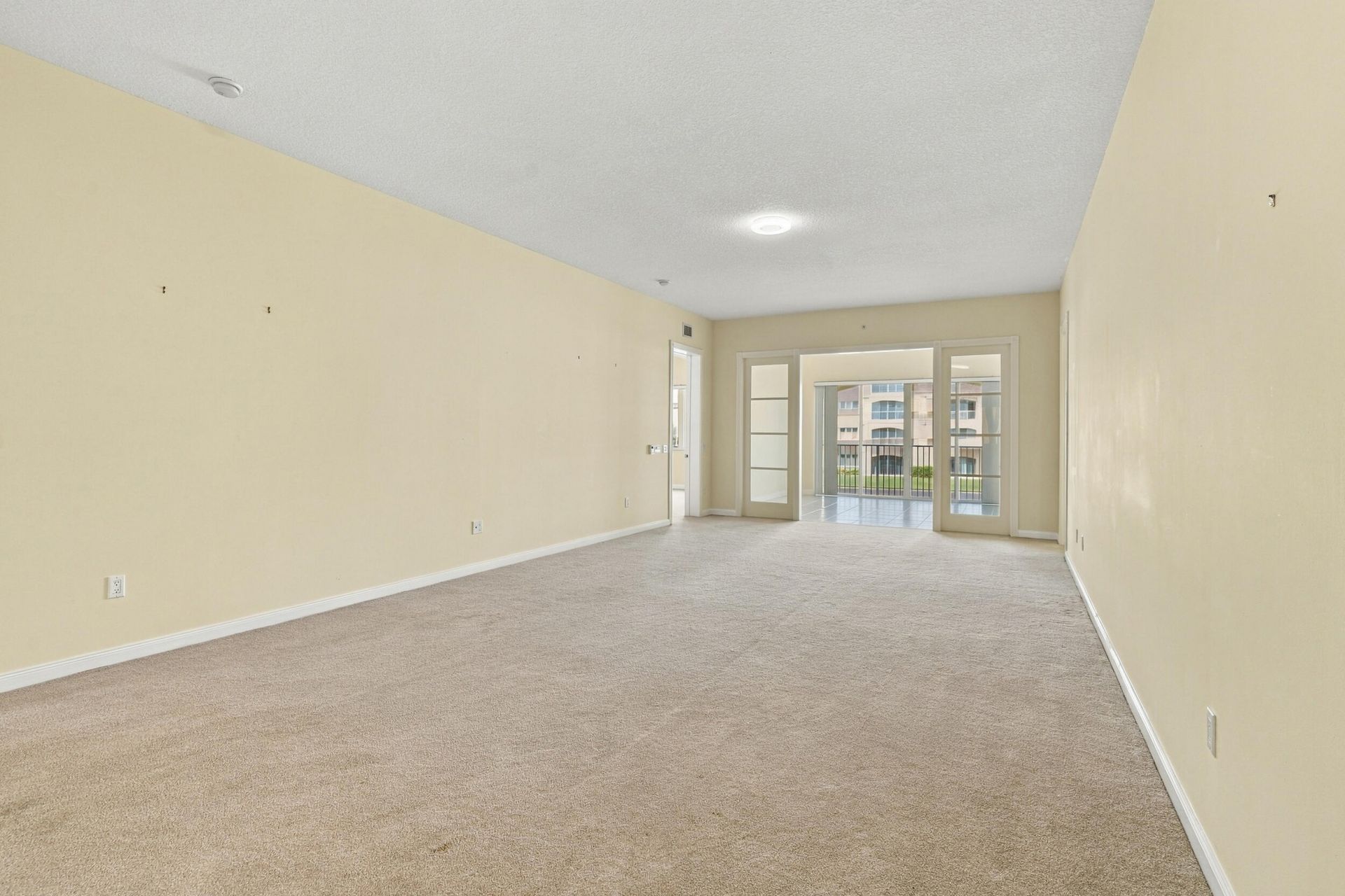 19 Harbour Isle Drive W, Unit 201, Fort Pierce, FL 34949 Photo
