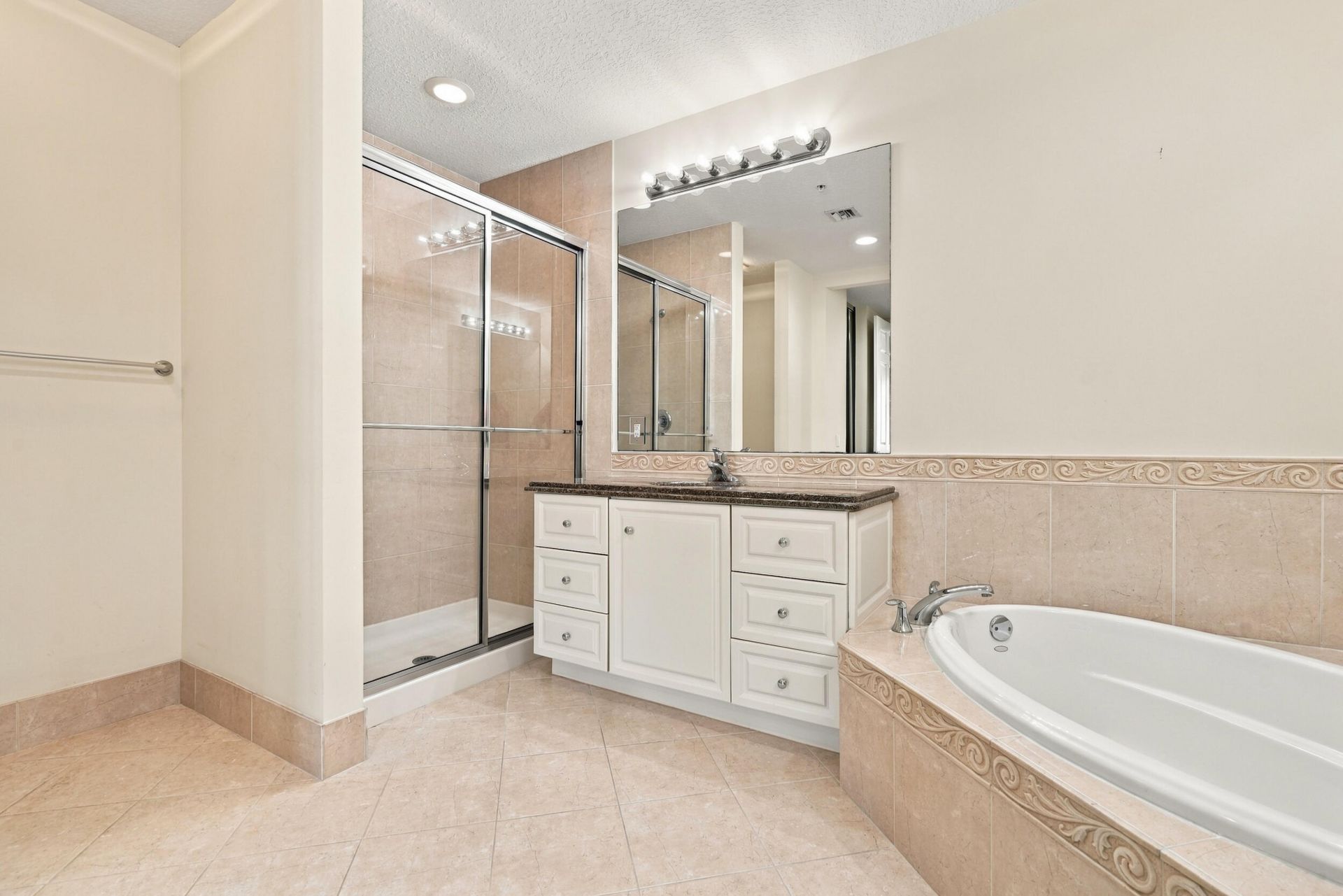19 Harbour Isle Drive W, Unit 201, Fort Pierce, FL 34949 Photo