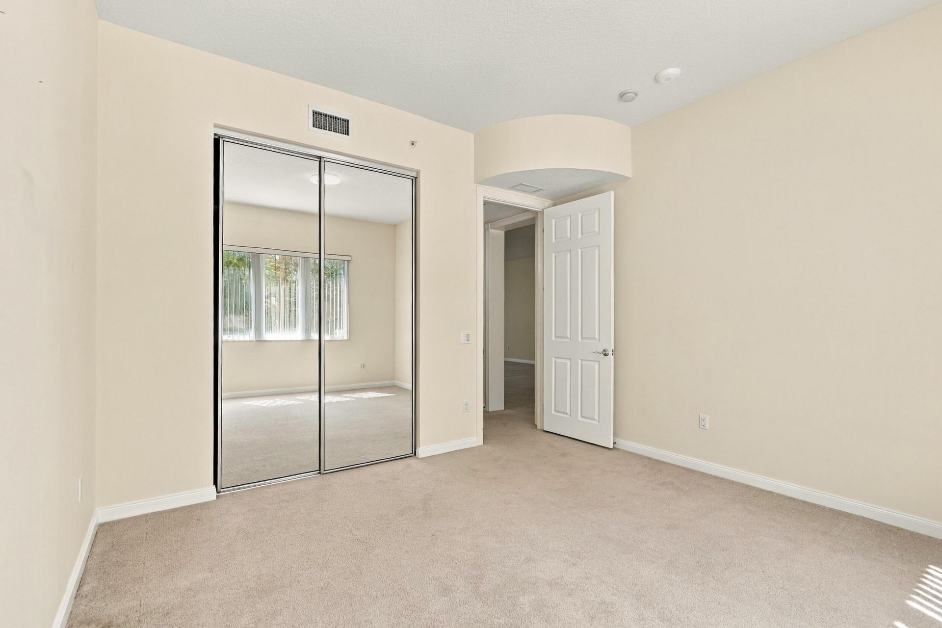 19 Harbour Isle Drive W, Unit 201, Fort Pierce, FL 34949 Photo