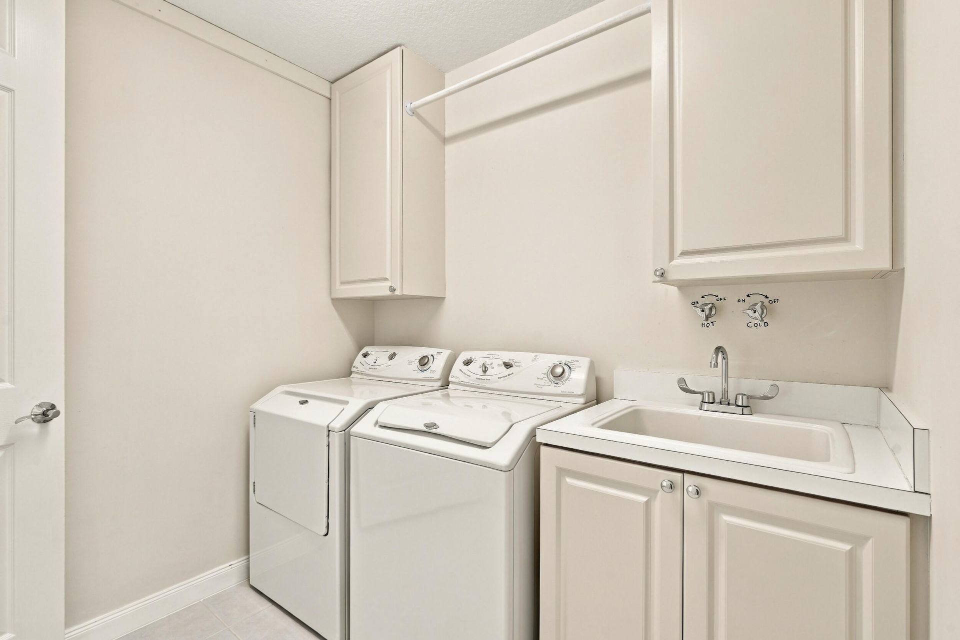 19 Harbour Isle Drive W, Unit 201, Fort Pierce, FL 34949 Photo