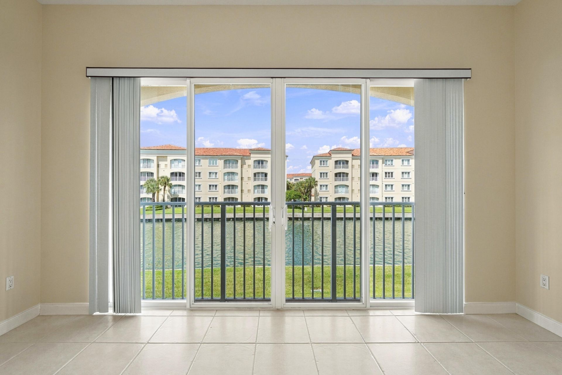 19 Harbour Isle Drive W, Unit 201, Fort Pierce, FL 34949 Photo