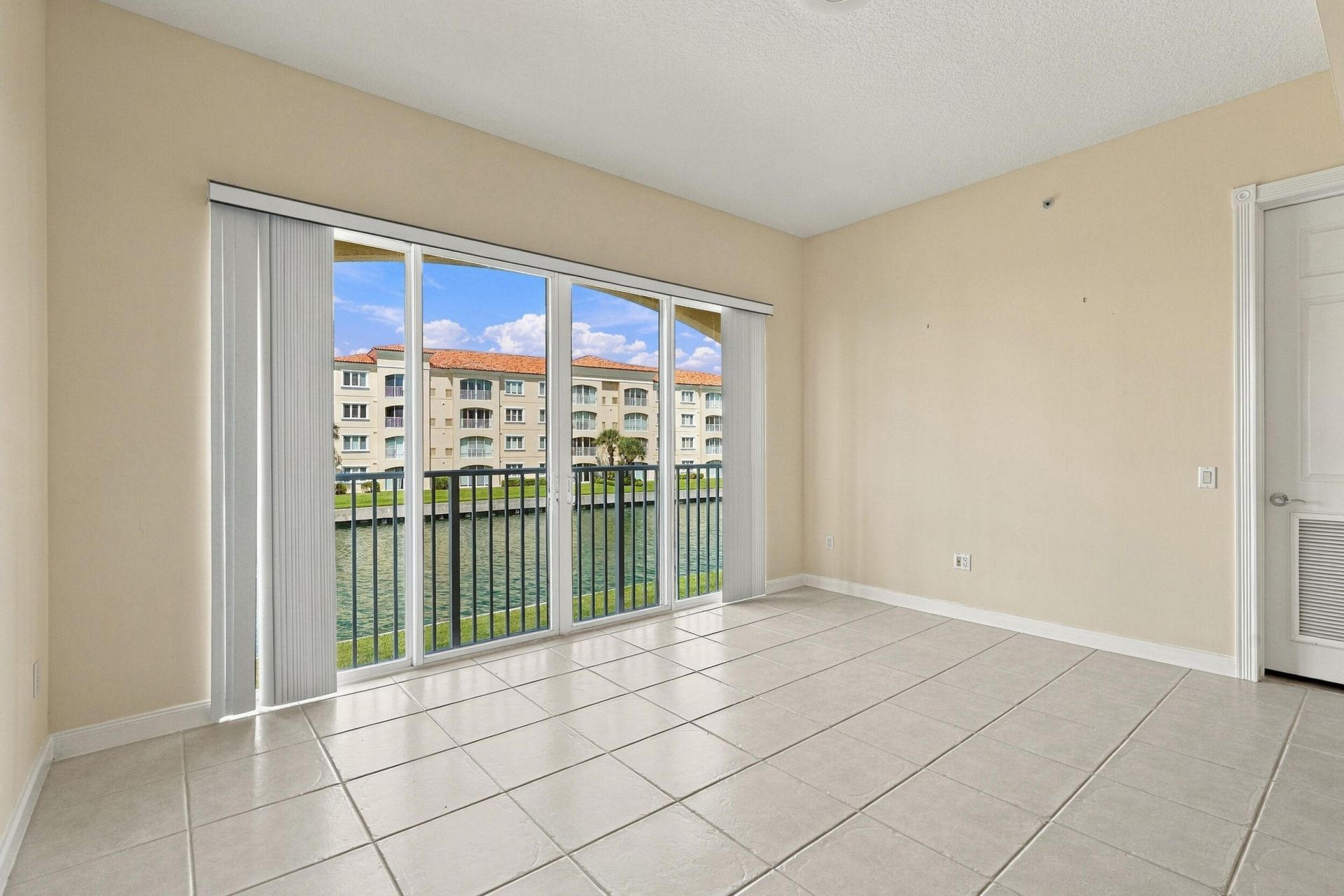 19 Harbour Isle Drive W, Unit 201, Fort Pierce, FL 34949 Photo