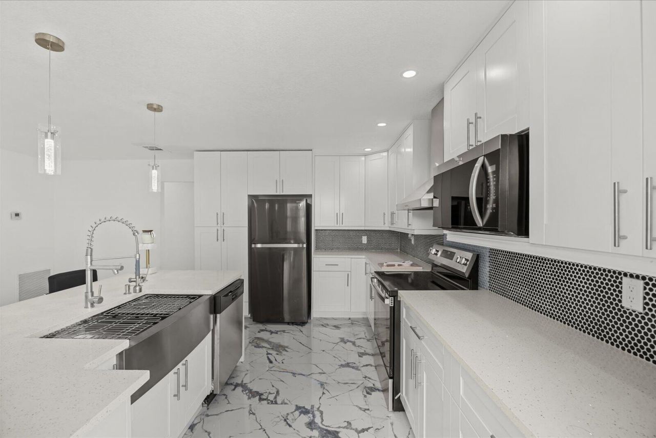 1051 SW Dubois, Port Saint Lucie, FL 34953 Photo