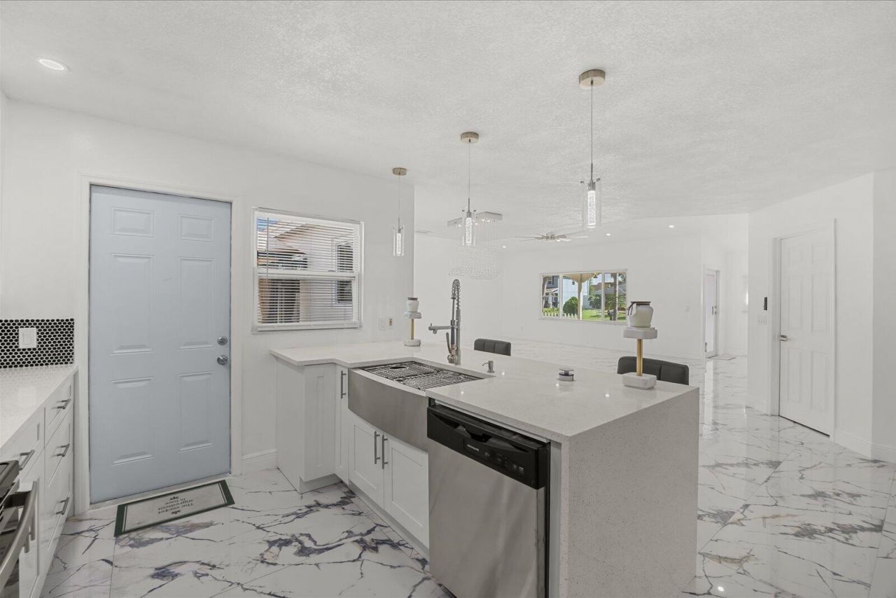 1051 SW Dubois, Port Saint Lucie, FL 34953 Photo
