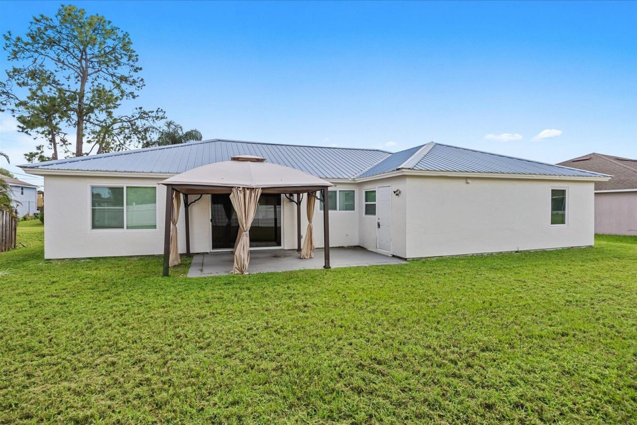 1051 SW Dubois, Port Saint Lucie, FL 34953 Photo