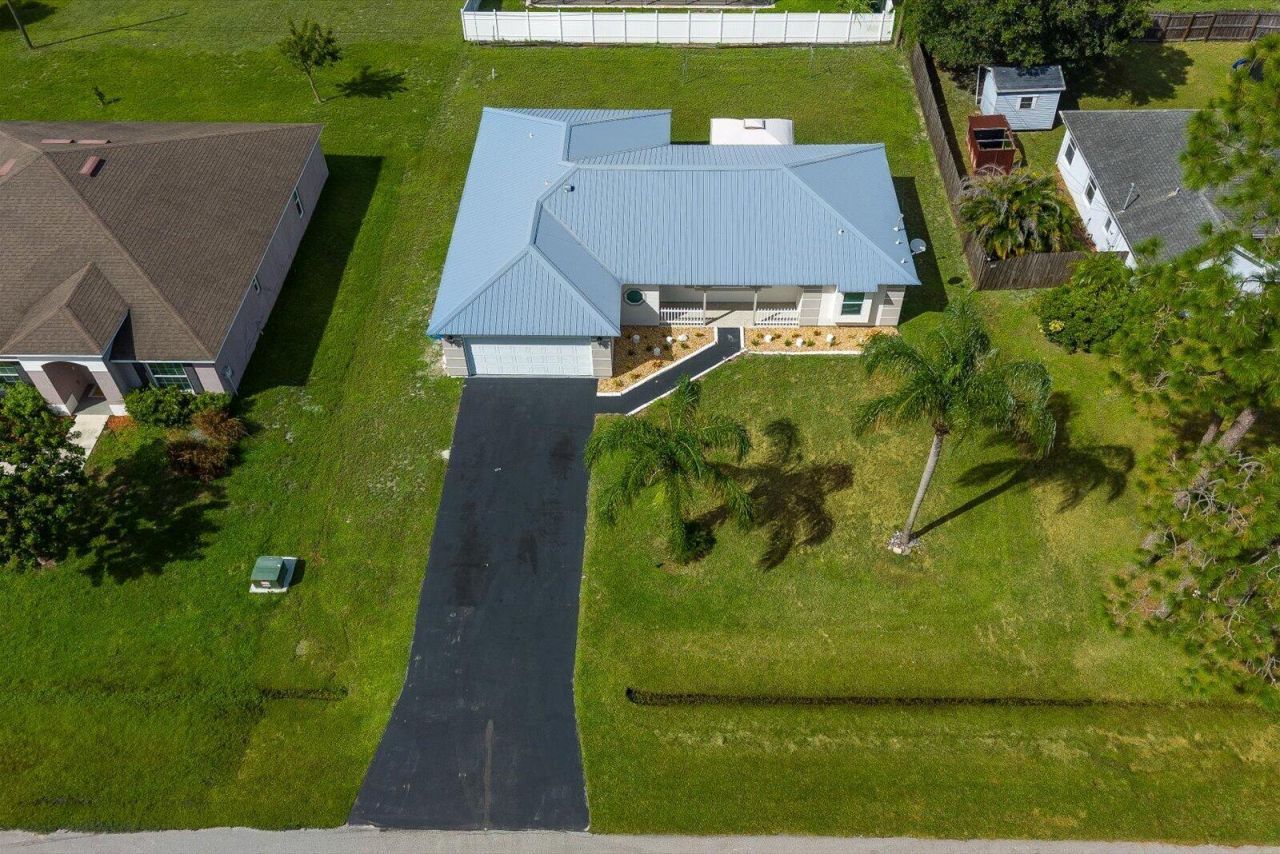 1051 SW Dubois, Port Saint Lucie, FL 34953 Photo