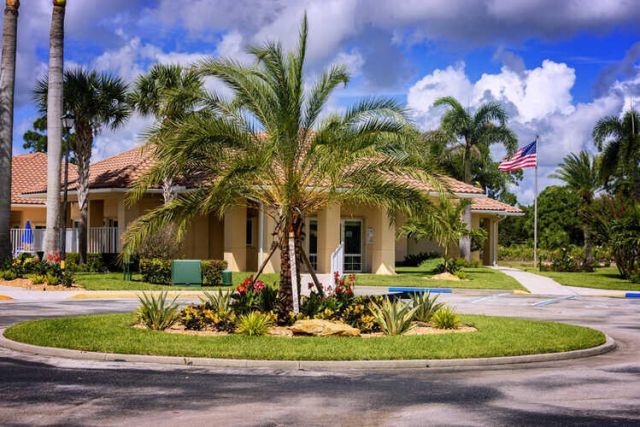 909 SW Lake Charles Circle, Port Saint Lucie, FL 34986 Photo