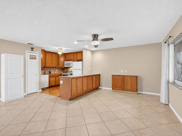 221 COVENTRY J, West Palm Beach, FL 33417