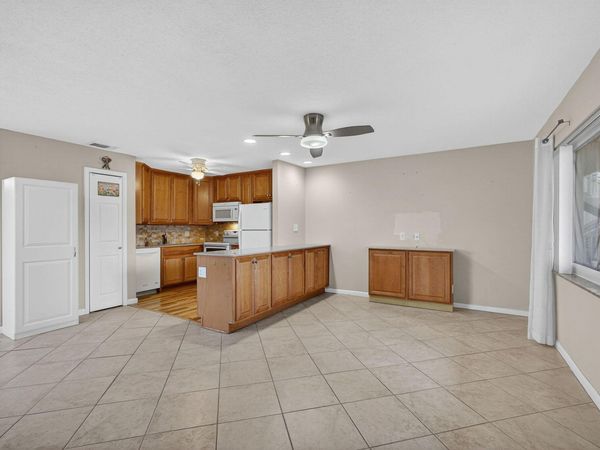 221 COVENTRY J, West Palm Beach, FL 33417